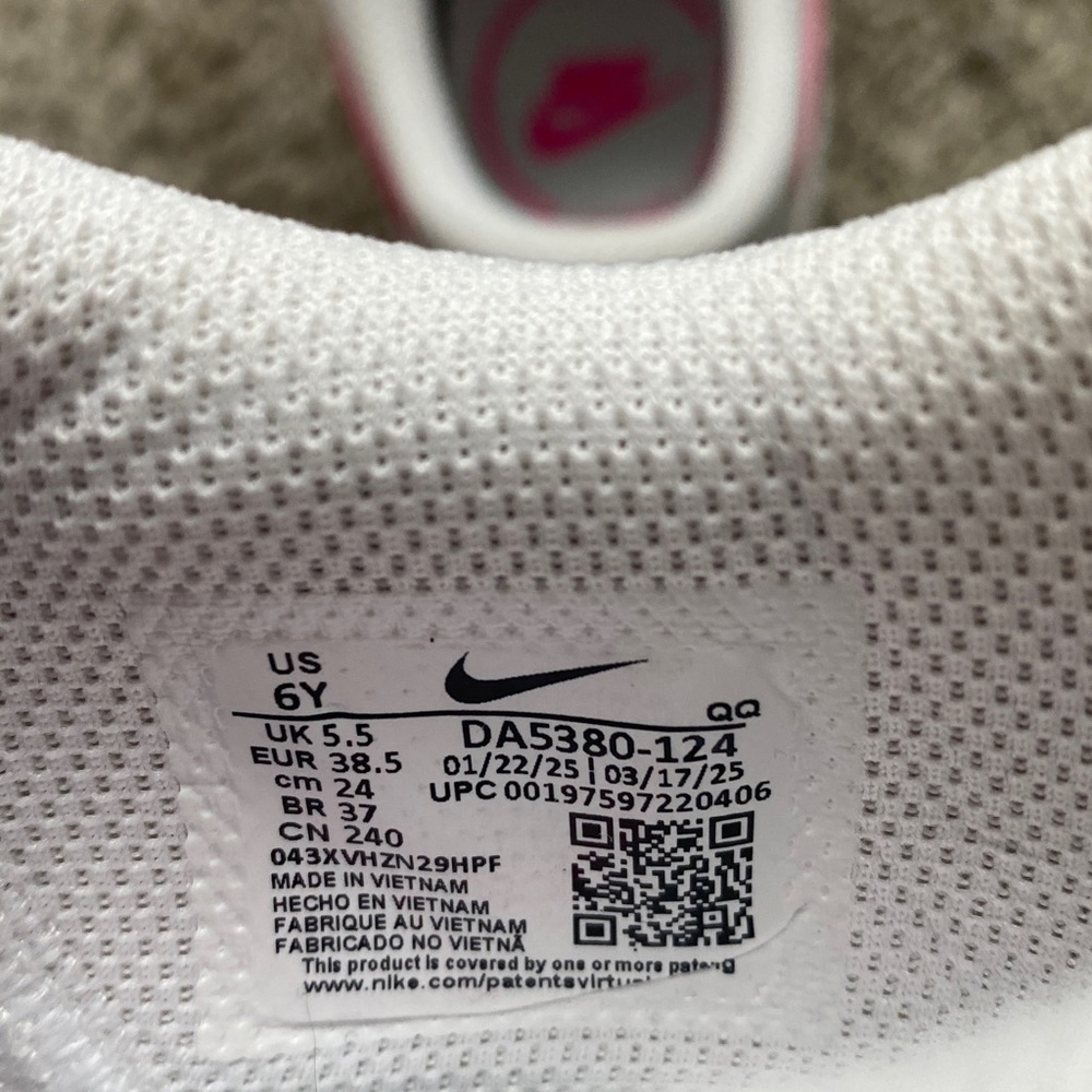 Nike 6Youth White and Pink Casual Sneakers - Picture 9 of 9